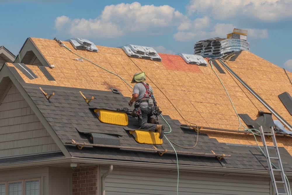 roofers working